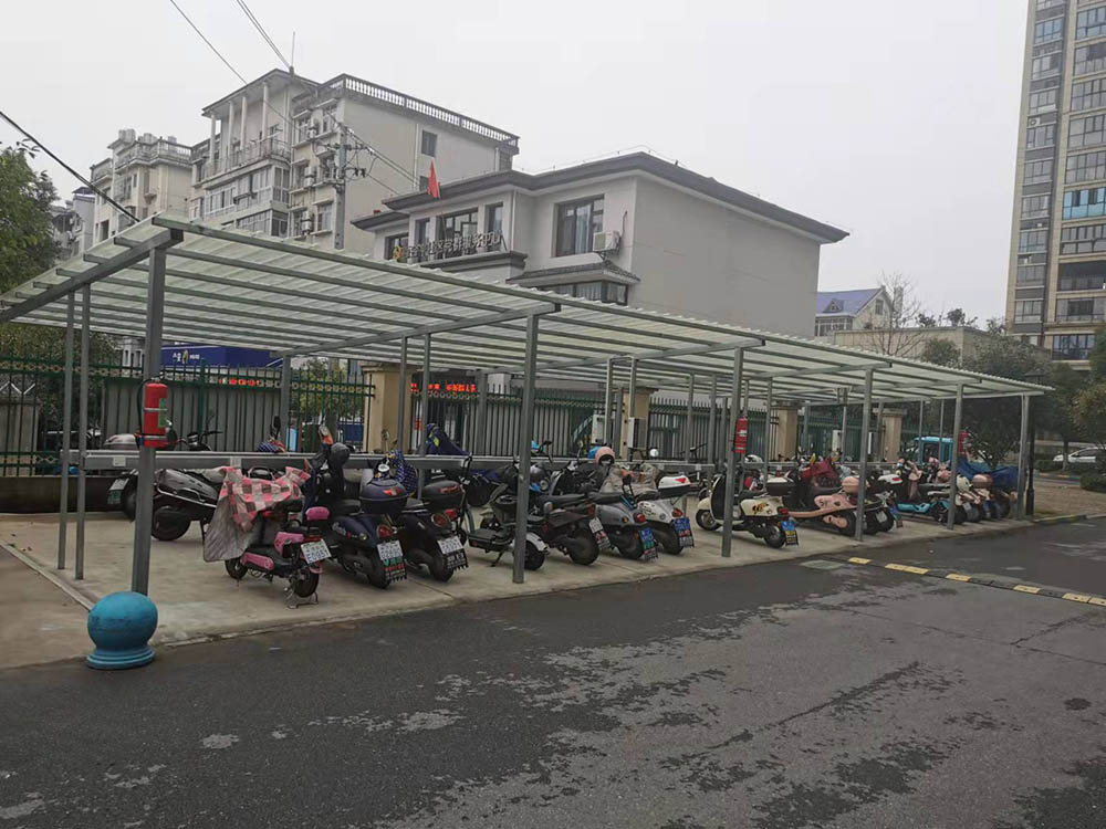 鹰潭小区增添电动车棚