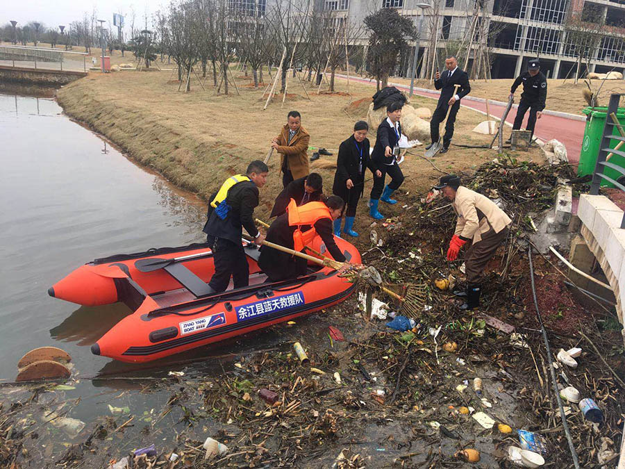 清除水中树枝及杂物