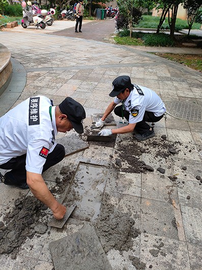 修复小区破损地面